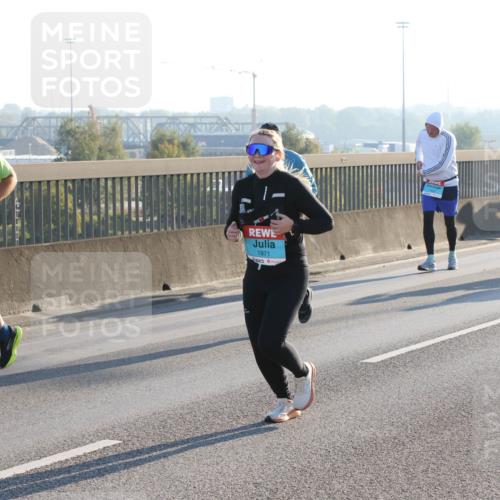 03.10.2025 - Köhlbrandbrückenlauf Lena Gebhardt http://msf.ph/oto/9068323 03.10.2025 09:24:17 Position 1 1734, 1971 meine-sportfotos.de