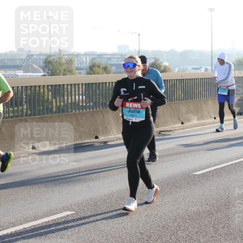 03.10.2025 - Köhlbrandbrückenlauf Lena Gebhardt http://msf.ph/oto/9068333 03.10.2025 09:24:17 Position 1 1734, 1971 meine-sportfotos.de