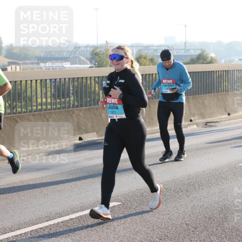 03.10.2025 - Köhlbrandbrückenlauf Lena Gebhardt http://msf.ph/oto/9068345 03.10.2025 09:24:17 Position 1 1734, 1971, 28 meine-sportfotos.de