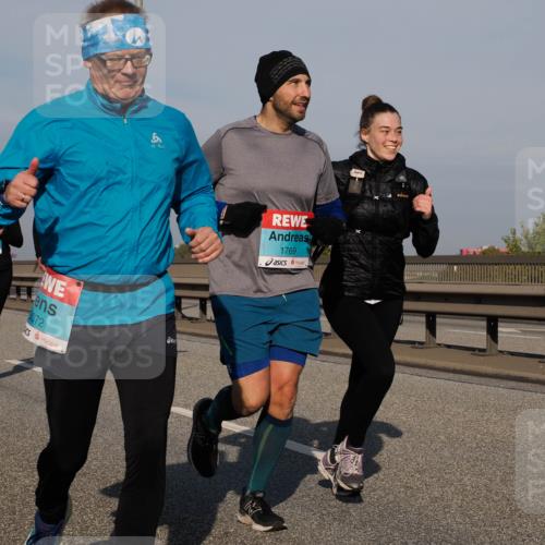 03.10.2025 - Köhlbrandbrückenlauf Fabian Wolf http://msf.ph/oto/9068350 03.10.2025 10:11:05 Position 3 3, 2462, 3072, 1769 meine-sportfotos.de