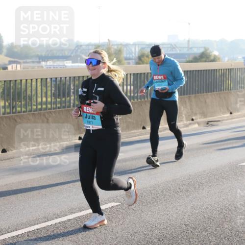 03.10.2025 - Köhlbrandbrückenlauf Lena Gebhardt http://msf.ph/oto/9068351 03.10.2025 09:24:17 Position 1 1734, 1971 meine-sportfotos.de