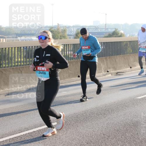 03.10.2025 - Köhlbrandbrückenlauf Lena Gebhardt http://msf.ph/oto/9068358 03.10.2025 09:24:17 Position 1 34, 1971, 2817 meine-sportfotos.de