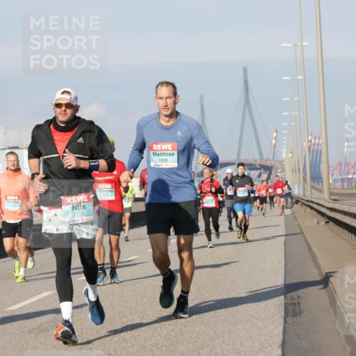 03.10.2025 - Köhlbrandbrückenlauf Jannik Wohlers http://msf.ph/oto/9068385 03.10.2025 09:47:49 Position 3 1130, 1219, 1058 meine-sportfotos.de