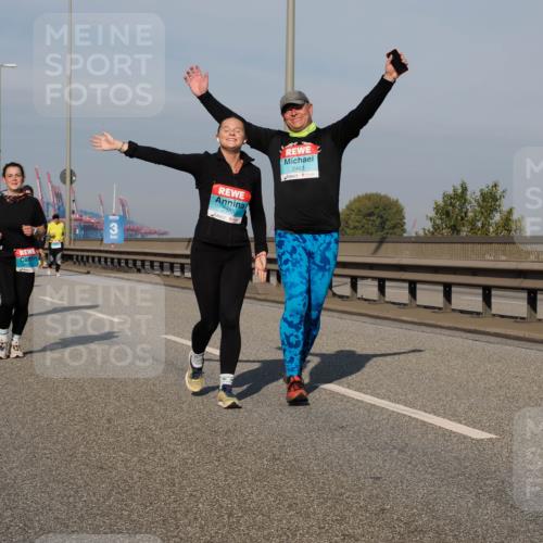 03.10.2025 - Köhlbrandbrückenlauf Fabian Wolf http://msf.ph/oto/9068386 03.10.2025 10:11:07 Position 3 3, 2462, 2463 meine-sportfotos.de