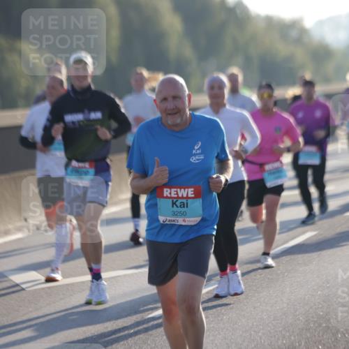 03.10.2025 - Köhlbrandbrückenlauf Jannik Wohlers http://msf.ph/oto/9068387 03.10.2025 09:16:20 Position 3 3250, 1089 meine-sportfotos.de