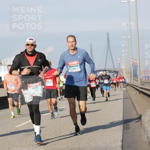 03.10.2025 - Köhlbrandbrückenlauf Jannik Wohlers http://msf.ph/oto/9068401 03.10.2025 09:47:49 Position 3 1130, 1058, 1219 meine-sportfotos.de