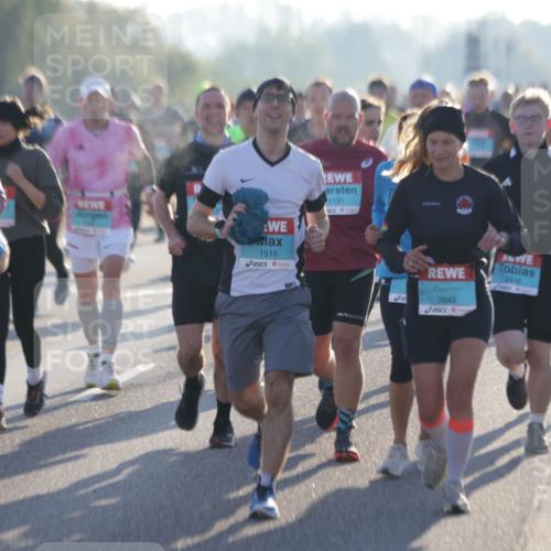 03.10.2025 - Köhlbrandbrückenlauf Jannik Wohlers http://msf.ph/oto/9068405 03.10.2025 09:16:24 Position 3 2732, 1516, 1191, 3842, 3516 meine-sportfotos.de