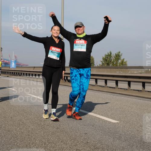 03.10.2025 - Köhlbrandbrückenlauf Fabian Wolf http://msf.ph/oto/9068406 03.10.2025 10:11:07 Position 3 3, 2462, 2463 meine-sportfotos.de