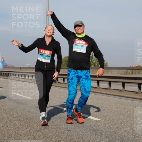 03.10.2025 - Köhlbrandbrückenlauf Fabian Wolf http://msf.ph/oto/9068420 03.10.2025 10:11:08 Position 3 2976, 2462, 2463 meine-sportfotos.de