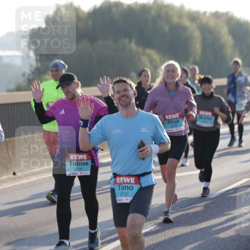 03.10.2025 - Köhlbrandbrückenlauf Jannik Wohlers http://msf.ph/oto/9068440 03.10.2025 09:16:26 Position 3 3802, 01, 10, 2015, 3579, 1227, 1188, 2732, 1516 meine-sportfotos.de
