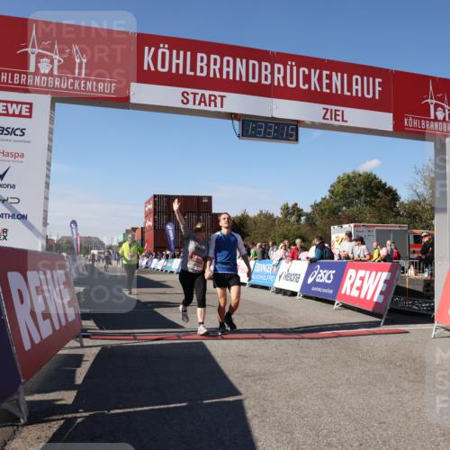 03.10.2025 - Köhlbrandbrückenlauf Lena Gebhardt http://msf.ph/oto/9068477 03.10.2025 13:33:16 Ziel 4755, 4775, 5783, 6376 meine-sportfotos.de