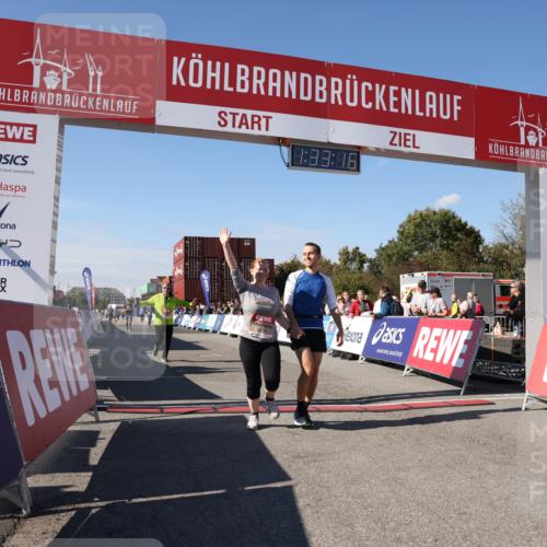 03.10.2025 - Köhlbrandbrückenlauf Lena Gebhardt http://msf.ph/oto/9068489 03.10.2025 13:33:16 Ziel 4755, 4775, 5783, 6376 meine-sportfotos.de