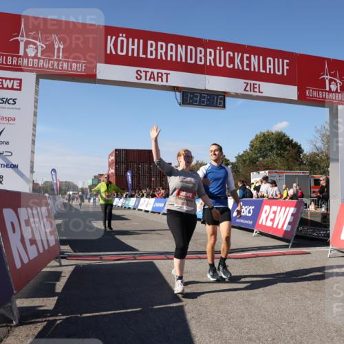 03.10.2025 - Köhlbrandbrückenlauf Lena Gebhardt http://msf.ph/oto/9068503 03.10.2025 13:33:17 Ziel 4755, 4775, 5783 meine-sportfotos.de