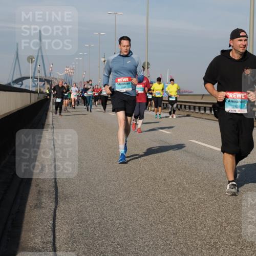 03.10.2025 - Köhlbrandbrückenlauf Fabian Wolf http://msf.ph/oto/9068504 03.10.2025 10:11:12 Position 3 2846, 2636 meine-sportfotos.de