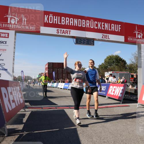 03.10.2025 - Köhlbrandbrückenlauf Lena Gebhardt http://msf.ph/oto/9068507 03.10.2025 13:33:17 Ziel 4755, 4775, 5783 meine-sportfotos.de