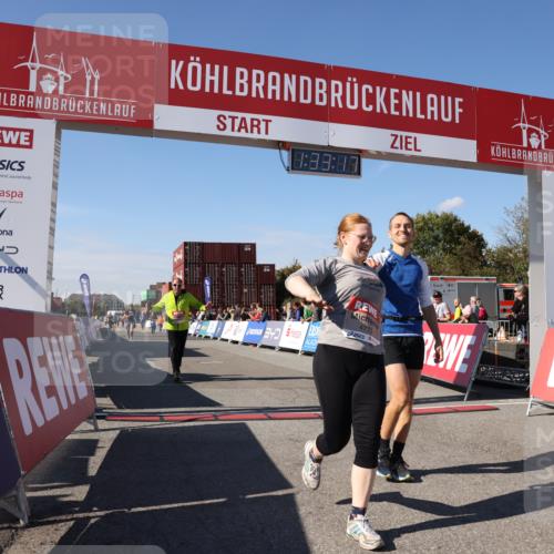03.10.2025 - Köhlbrandbrückenlauf Lena Gebhardt http://msf.ph/oto/9068516 03.10.2025 13:33:17 Ziel 4755, 4775, 5783 meine-sportfotos.de