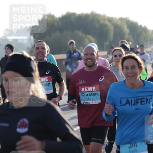 03.10.2025 - Köhlbrandbrückenlauf Jannik Wohlers http://msf.ph/oto/9068521 03.10.2025 09:16:29 Position 3 1227, 1191, 3425, 1516 meine-sportfotos.de