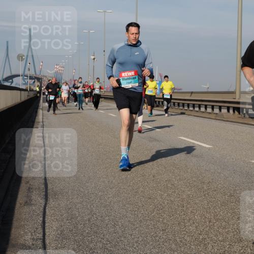 03.10.2025 - Köhlbrandbrückenlauf Fabian Wolf http://msf.ph/oto/9068525 03.10.2025 10:11:12 Position 3 2846, 2636 meine-sportfotos.de