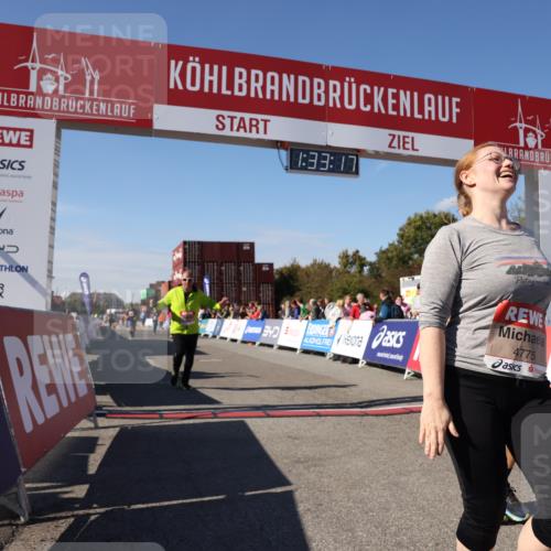 03.10.2025 - Köhlbrandbrückenlauf Lena Gebhardt http://msf.ph/oto/9068531 03.10.2025 13:33:18 Ziel 4755, 4775, 5783 meine-sportfotos.de