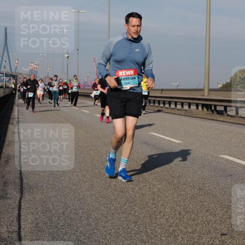 03.10.2025 - Köhlbrandbrückenlauf Fabian Wolf http://msf.ph/oto/9068534 03.10.2025 10:11:13 Position 3 2846 meine-sportfotos.de