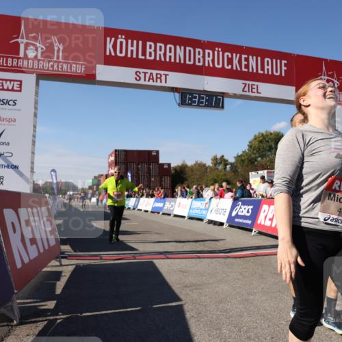 03.10.2025 - Köhlbrandbrückenlauf Lena Gebhardt http://msf.ph/oto/9068537 03.10.2025 13:33:18 Ziel 4755, 4775, 5783 meine-sportfotos.de