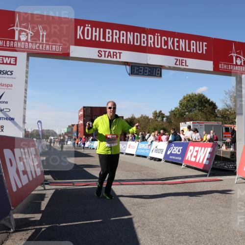 03.10.2025 - Köhlbrandbrückenlauf Lena Gebhardt http://msf.ph/oto/9068543 03.10.2025 13:33:19 Ziel 4755, 4775, 5413, 5783 meine-sportfotos.de