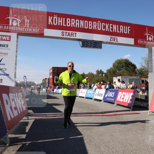 03.10.2025 - Köhlbrandbrückenlauf Lena Gebhardt http://msf.ph/oto/9068548 03.10.2025 13:33:19 Ziel 4755, 4775, 5413, 5783 meine-sportfotos.de