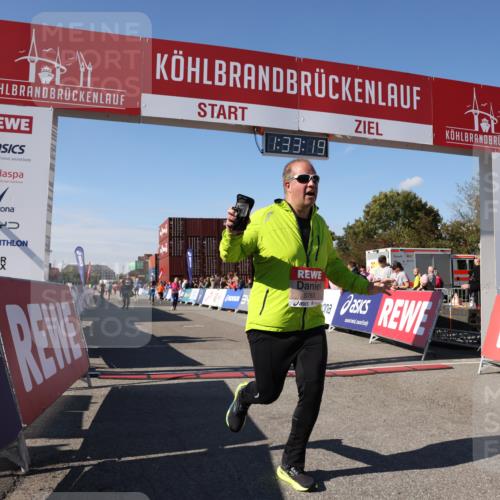 03.10.2025 - Köhlbrandbrückenlauf Lena Gebhardt http://msf.ph/oto/9068566 03.10.2025 13:33:19 Ziel 4755, 4775, 5413, 5783 meine-sportfotos.de
