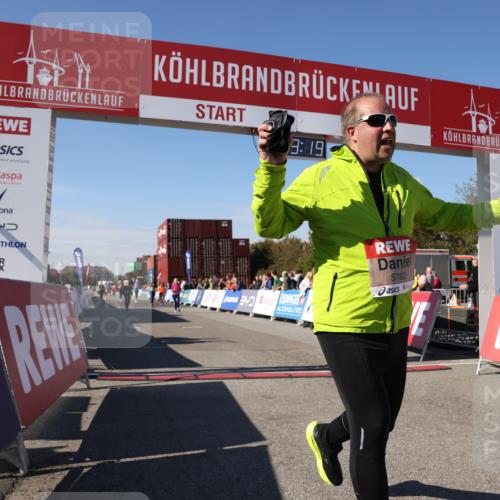 03.10.2025 - Köhlbrandbrückenlauf Lena Gebhardt http://msf.ph/oto/9068571 03.10.2025 13:33:20 Ziel 4755, 4775, 5211, 5413, 5783 meine-sportfotos.de