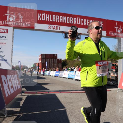 03.10.2025 - Köhlbrandbrückenlauf Lena Gebhardt http://msf.ph/oto/9068576 03.10.2025 13:33:20 Ziel 4755, 4775, 5211, 5413, 5783 meine-sportfotos.de
