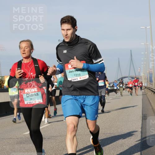 03.10.2025 - Köhlbrandbrückenlauf Jannik Wohlers http://msf.ph/oto/9068592 03.10.2025 09:47:58 Position 3 3630, 9, 1316 meine-sportfotos.de