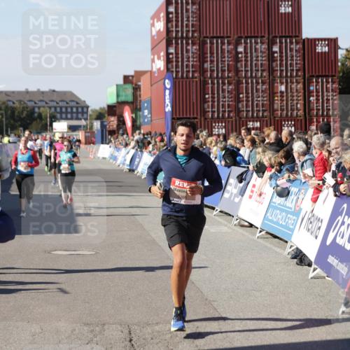 03.10.2025 - Köhlbrandbrückenlauf Jannik Wohlers http://msf.ph/oto/9068596 03.10.2025 13:13:24 Ziel 4191, 4223, 4324, 4373, 4383, 4448, 4463, 4513, 4583, 4853, 5034, 5204, 5261, 5358, 5852, 6788, 6789, 6818 meine-sportfotos.de