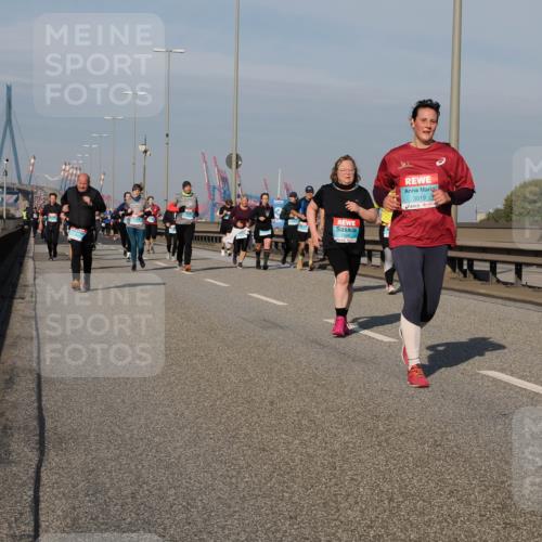 03.10.2025 - Köhlbrandbrückenlauf Fabian Wolf http://msf.ph/oto/9068601 03.10.2025 10:11:16 Position 3 3019 meine-sportfotos.de