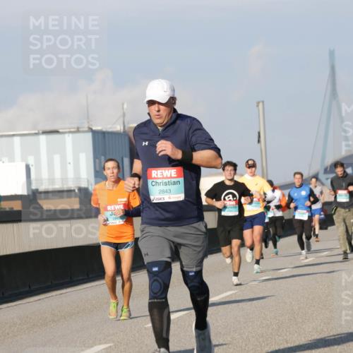 03.10.2025 - Köhlbrandbrückenlauf Jannik Wohlers http://msf.ph/oto/9068606 03.10.2025 09:47:59 Position 3 2843, 1280, 2849, 15 meine-sportfotos.de