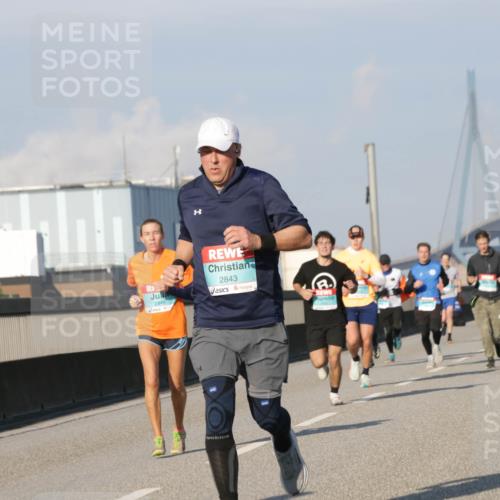 03.10.2025 - Köhlbrandbrückenlauf Jannik Wohlers http://msf.ph/oto/9068608 03.10.2025 09:47:59 Position 3 80, 2843, 2849 meine-sportfotos.de