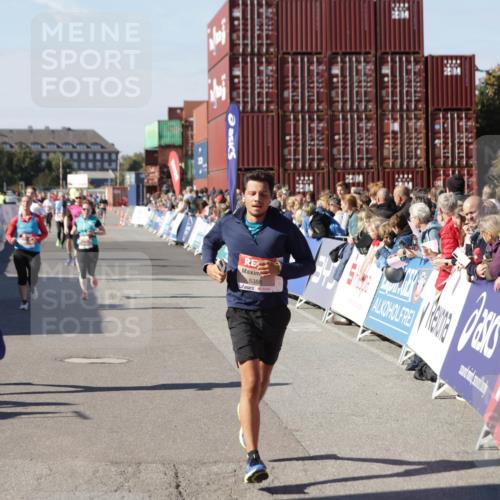 03.10.2025 - Köhlbrandbrückenlauf Jannik Wohlers http://msf.ph/oto/9068619 03.10.2025 13:13:24 Ziel 4191, 4223, 4324, 4373, 4383, 4448, 4463, 4513, 4583, 4853, 5034, 5204, 5261, 5358, 5852, 6788, 6789, 6818 meine-sportfotos.de