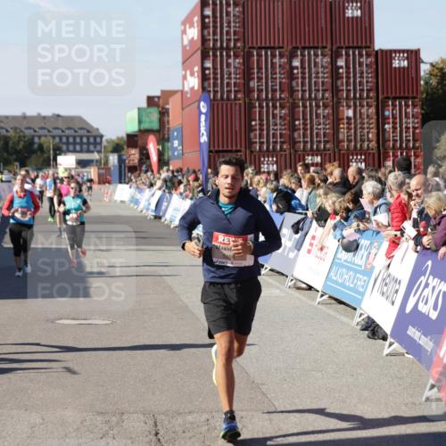 03.10.2025 - Köhlbrandbrückenlauf Jannik Wohlers http://msf.ph/oto/9068624 03.10.2025 13:13:24 Ziel 4191, 4223, 4324, 4373, 4383, 4448, 4463, 4513, 4583, 4853, 5034, 5204, 5261, 5358, 5852, 6788, 6789, 6818 meine-sportfotos.de