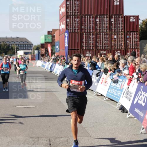 03.10.2025 - Köhlbrandbrückenlauf Jannik Wohlers http://msf.ph/oto/9068628 03.10.2025 13:13:24 Ziel 4191, 4223, 4324, 4373, 4383, 4448, 4463, 4513, 4583, 4853, 5034, 5204, 5261, 5358, 5852, 6788, 6789, 6818 meine-sportfotos.de
