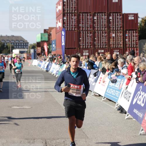 03.10.2025 - Köhlbrandbrückenlauf Jannik Wohlers http://msf.ph/oto/9068631 03.10.2025 13:13:24 Ziel 4191, 4223, 4324, 4373, 4383, 4448, 4463, 4513, 4583, 4853, 5034, 5204, 5261, 5358, 5852, 6788, 6789, 6818 meine-sportfotos.de