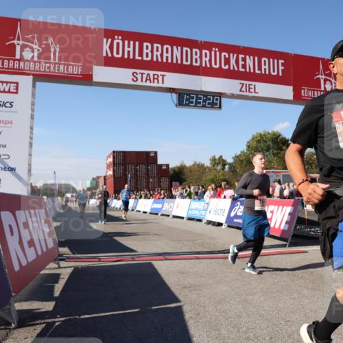 03.10.2025 - Köhlbrandbrückenlauf Lena Gebhardt http://msf.ph/oto/9068633 03.10.2025 13:33:29 Ziel 4006, 5179, 5211, 5281, 5413, 5549, 6094, 6276 meine-sportfotos.de