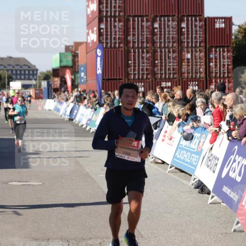 03.10.2025 - Köhlbrandbrückenlauf Jannik Wohlers http://msf.ph/oto/9068639 03.10.2025 13:13:25 Ziel 4065, 4191, 4223, 4324, 4373, 4383, 4448, 4463, 4583, 4853, 5034, 5204, 5261, 5358, 6788, 6789, 6818 meine-sportfotos.de