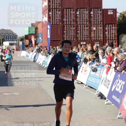 03.10.2025 - Köhlbrandbrückenlauf Jannik Wohlers http://msf.ph/oto/9068642 03.10.2025 13:13:25 Ziel 4065, 4191, 4223, 4324, 4373, 4383, 4448, 4463, 4583, 4853, 5034, 5204, 5261, 5358, 6788, 6789, 6818 meine-sportfotos.de