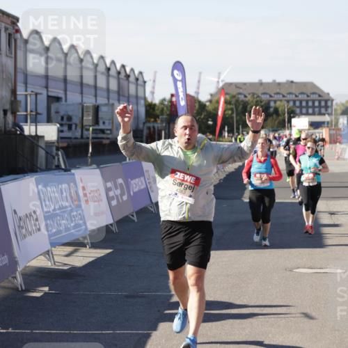 03.10.2025 - Köhlbrandbrückenlauf Jannik Wohlers http://msf.ph/oto/9068650 03.10.2025 13:13:25 Ziel 4065, 4191, 4223, 4324, 4373, 4383, 4448, 4463, 4583, 4853, 5034, 5204, 5261, 5358, 6788, 6789, 6818 meine-sportfotos.de