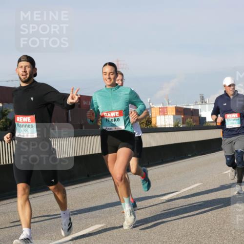03.10.2025 - Köhlbrandbrückenlauf Jannik Wohlers http://msf.ph/oto/9068655 03.10.2025 09:48:00 Position 3 1182, 1205, 1280, 2843 meine-sportfotos.de