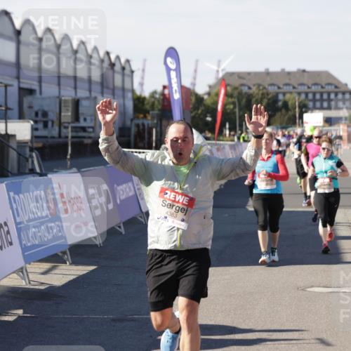 03.10.2025 - Köhlbrandbrückenlauf Jannik Wohlers http://msf.ph/oto/9068659 03.10.2025 13:13:26 Ziel 4065, 4223, 4324, 4373, 4383, 4448, 4580, 4583, 4853, 5034, 5204, 5261, 5358, 6788, 6789, 6818 meine-sportfotos.de
