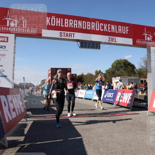 03.10.2025 - Köhlbrandbrückenlauf Lena Gebhardt http://msf.ph/oto/9068661 03.10.2025 13:33:33 Ziel 4006, 4744, 5179, 5211, 5281, 5413, 5546, 5549, 6094, 6276 meine-sportfotos.de