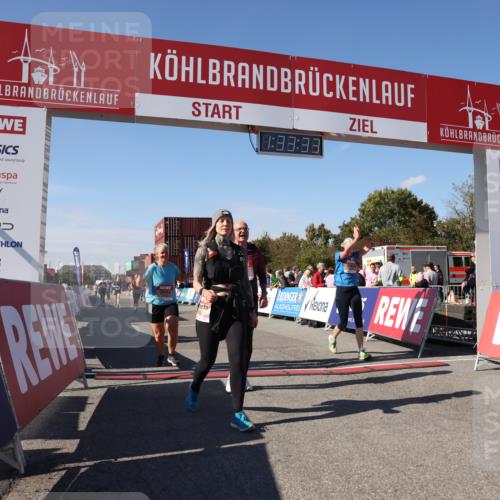 03.10.2025 - Köhlbrandbrückenlauf Lena Gebhardt http://msf.ph/oto/9068673 03.10.2025 13:33:34 Ziel 4006, 4744, 5179, 5211, 5281, 5413, 5546, 5549, 6094, 6276 meine-sportfotos.de