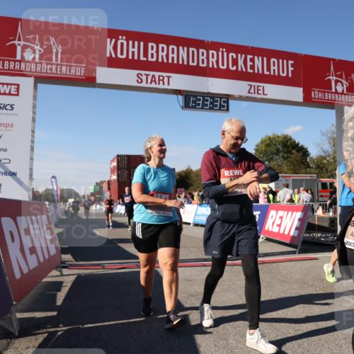 03.10.2025 - Köhlbrandbrückenlauf Lena Gebhardt http://msf.ph/oto/9068702 03.10.2025 13:33:35 Ziel 4006, 4744, 5179, 5211, 5281, 5413, 5546, 5549, 5579, 6094, 6276, 6734 meine-sportfotos.de