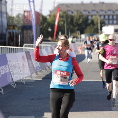 03.10.2025 - Köhlbrandbrückenlauf Jannik Wohlers http://msf.ph/oto/9068715 03.10.2025 13:13:27 Ziel 4065, 4223, 4324, 4373, 4383, 4448, 4580, 4583, 4853, 5034, 5147, 5261, 5358, 6788, 6789 meine-sportfotos.de