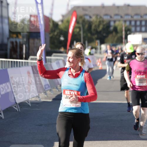 03.10.2025 - Köhlbrandbrückenlauf Jannik Wohlers http://msf.ph/oto/9068725 03.10.2025 13:13:28 Ziel 4065, 4223, 4324, 4383, 4448, 4580, 4583, 4853, 5034, 5147, 5261, 5358, 6788, 6789 meine-sportfotos.de